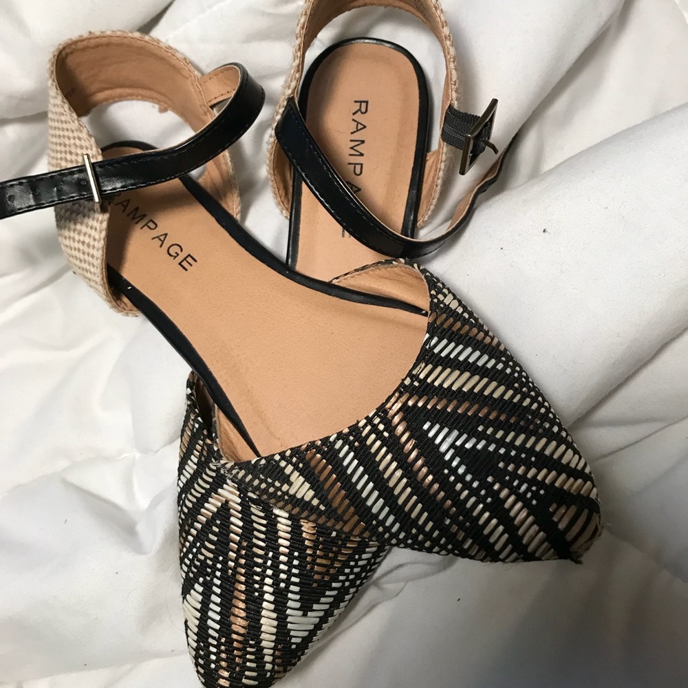 Patterned pointed toe Mary Jane flat sandals